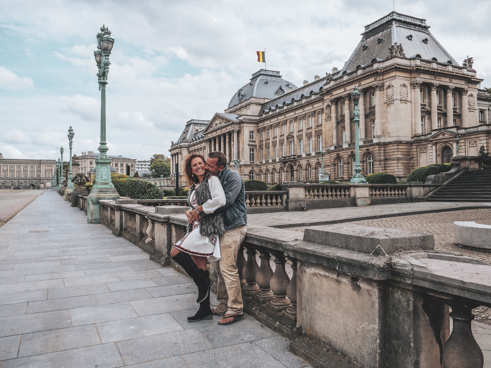 couple devant le Palais Royal à Bruxelles