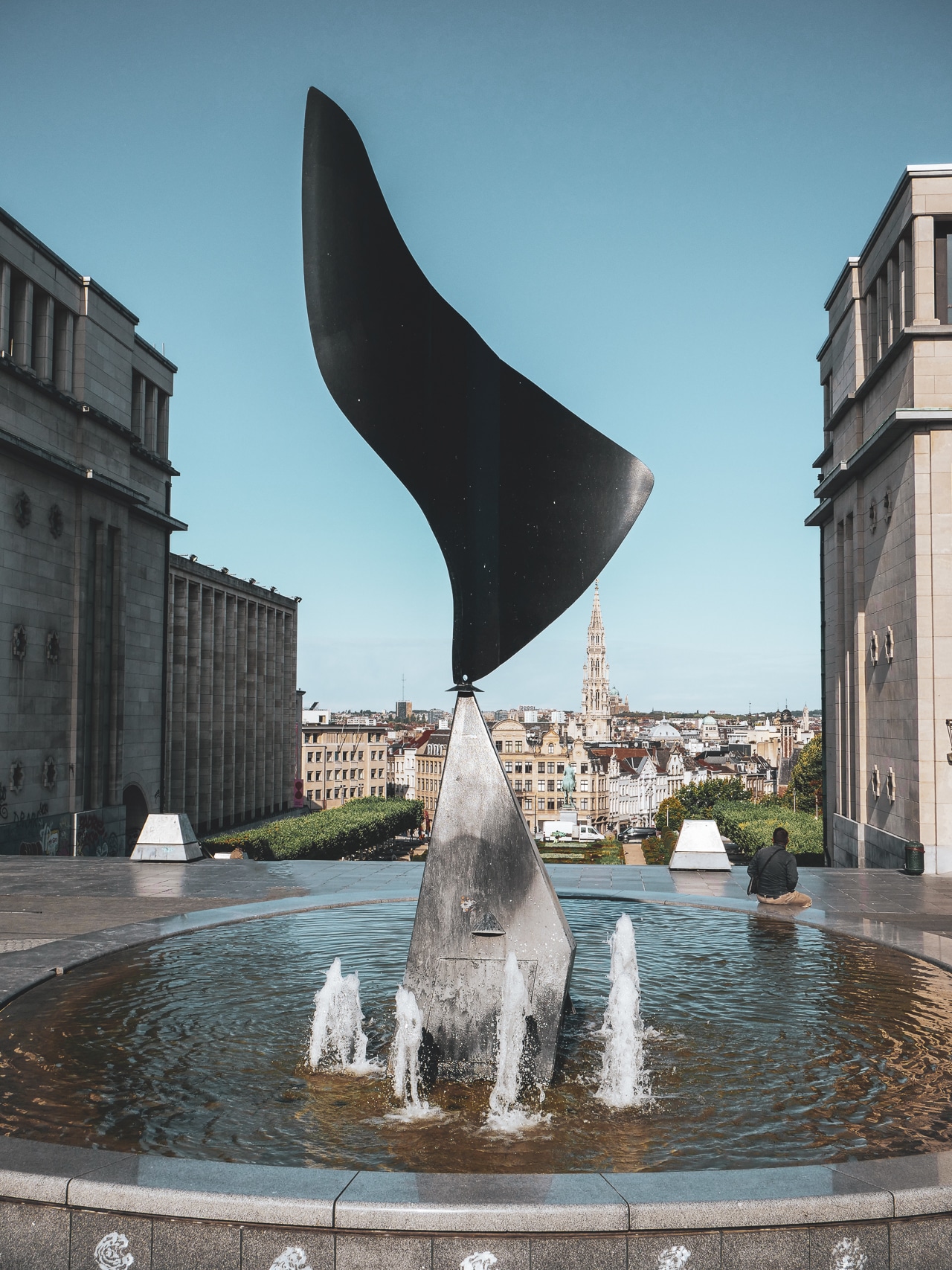 fontaine Calder du mont des arts à Bruxelles