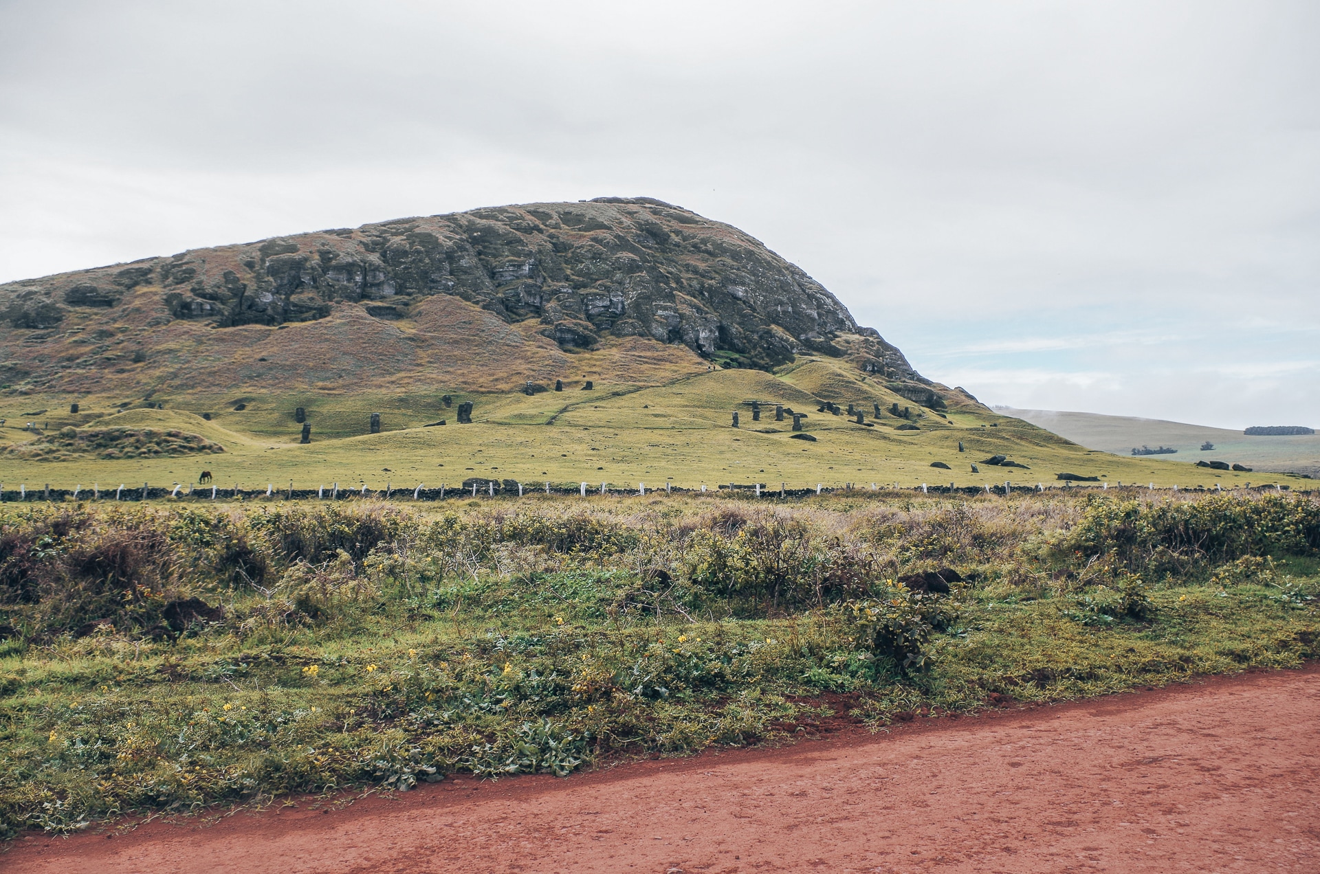 vue sur la carrière des Moai depuis la route