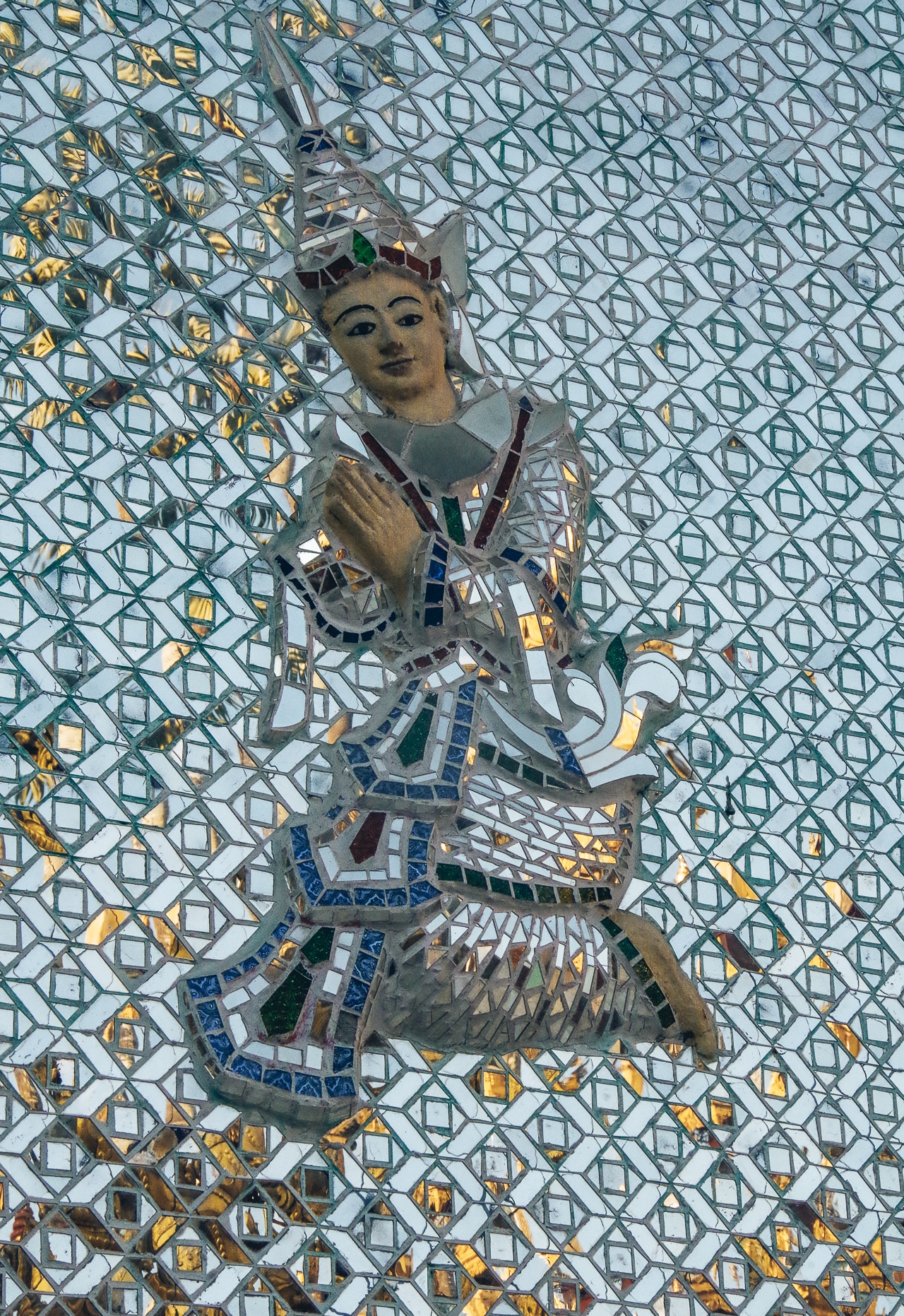 mosaïque de verre représentant un bouddha