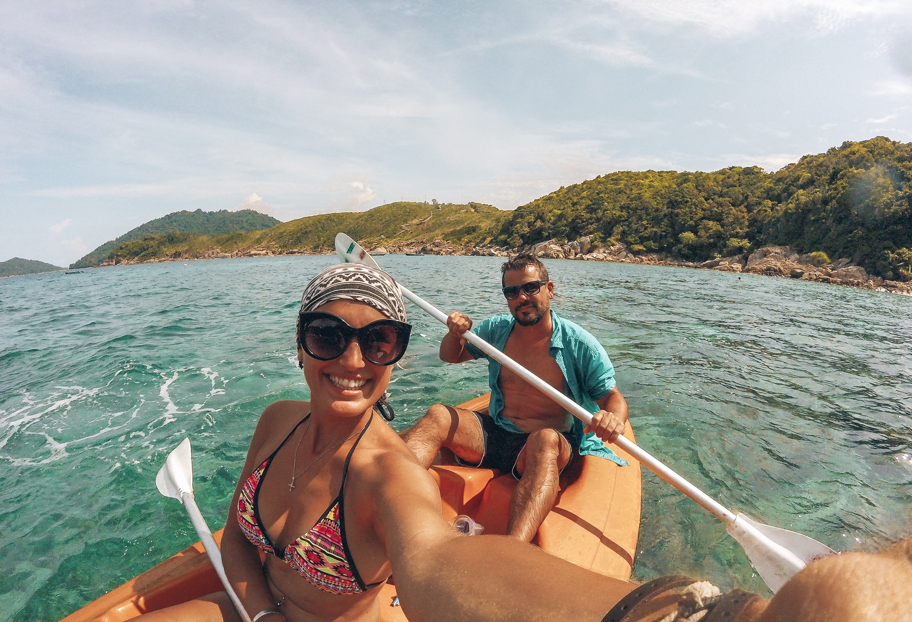 couple sur kayak lors d'une sortie en mer aux îles Perhentians