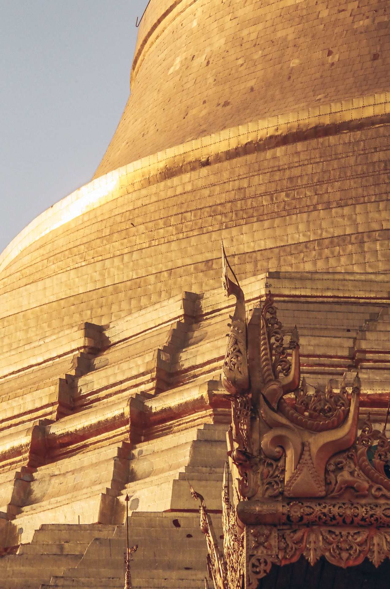 coucher de soleil sur la pagode Shwedagon