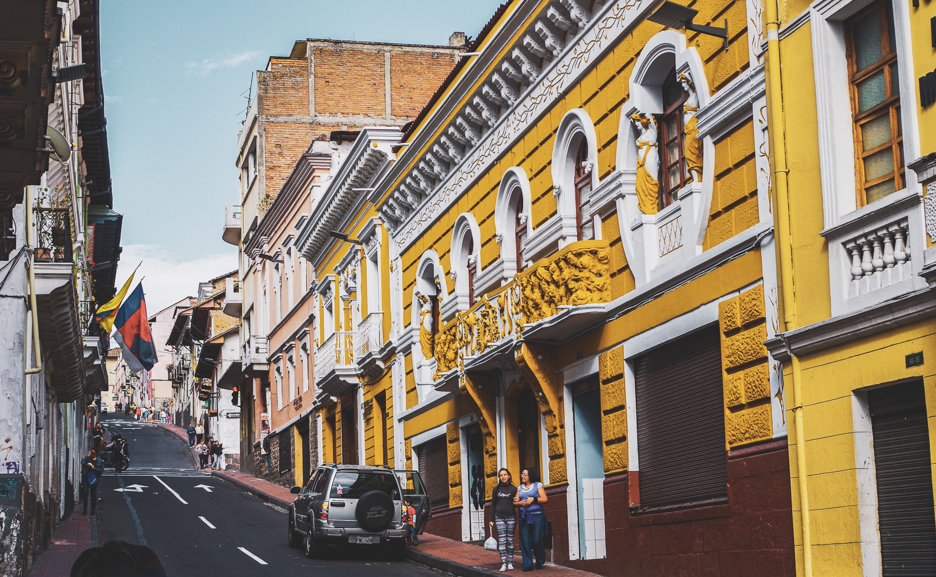façade colorée du Quito colonial