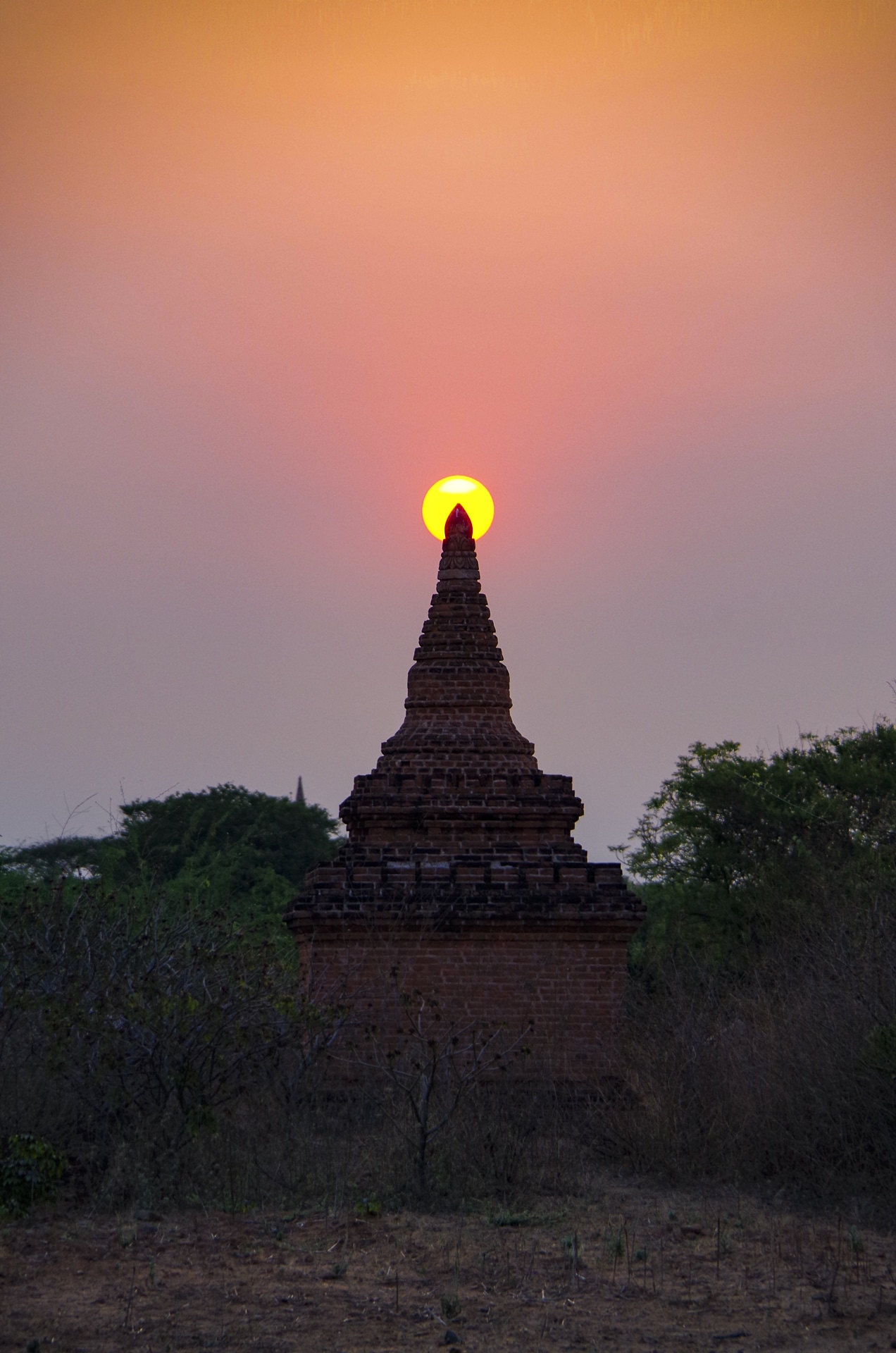 lever de soleil sur un temple de Bagan