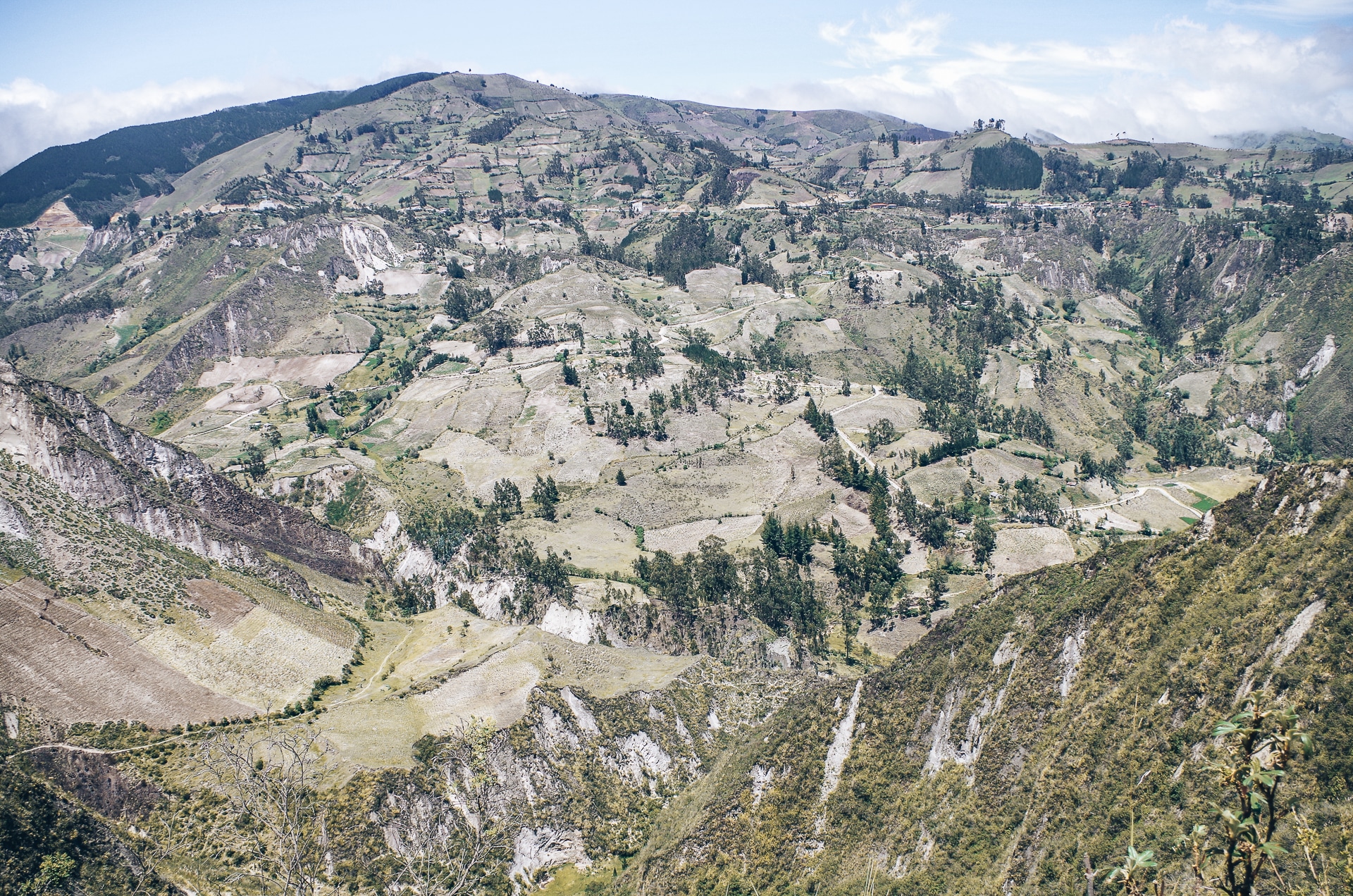 mirador du canyon de touch trek Quilotoa Isinlivi