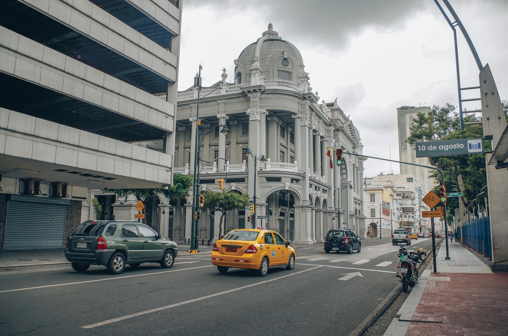 taxi dans les rues de Guayaquil