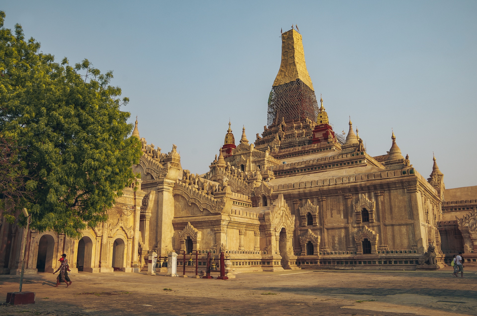 cour du temple Ananda à Bagan au Myanmar