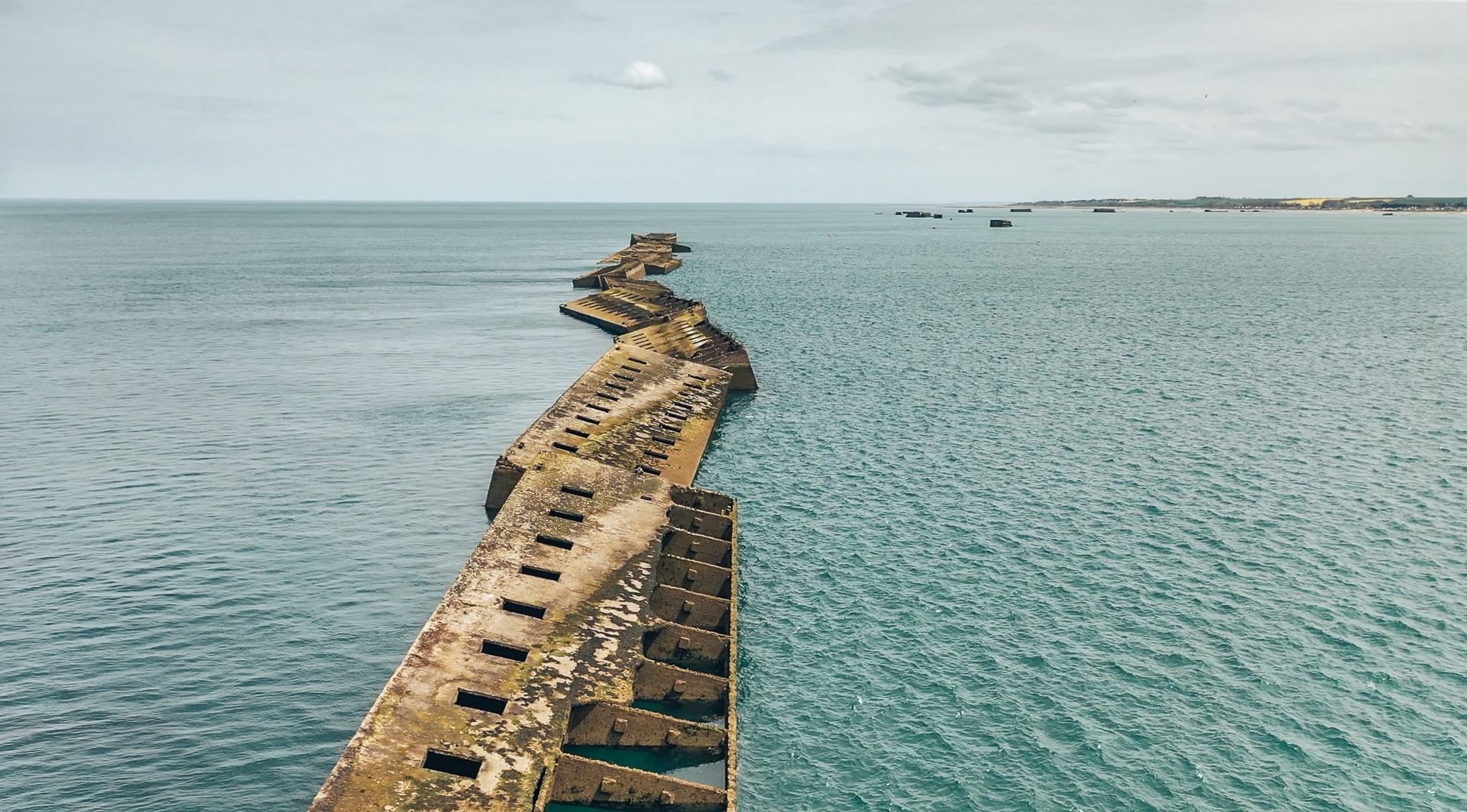 blocs du port artificiel d'Arromanches road trip Normandie débarquement