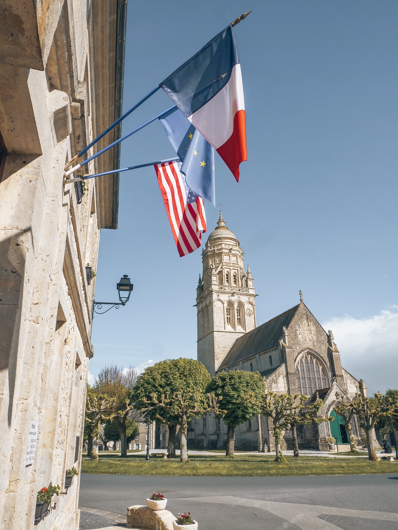 Sainte Marie du Mont et son église visiter la Normandie