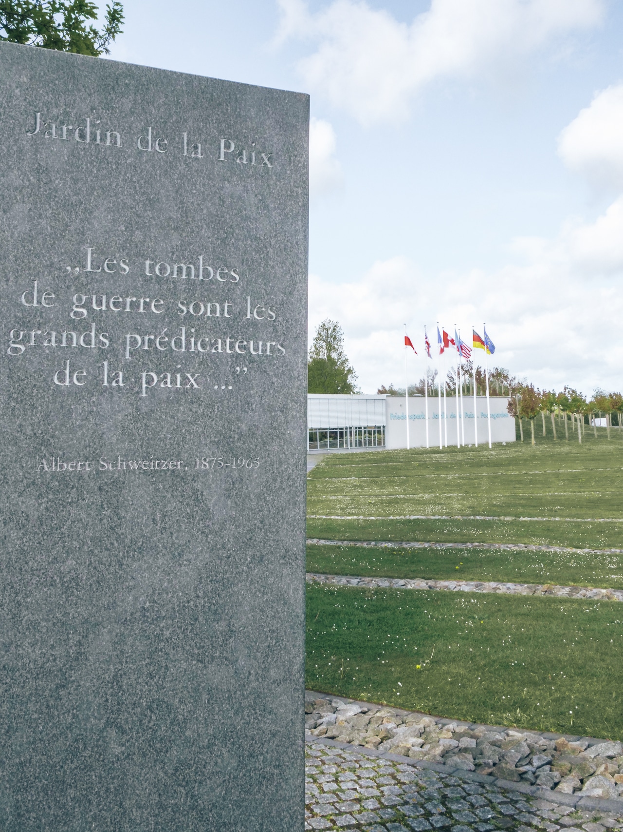 jardin de la paix cimetière allemand en Normandie 