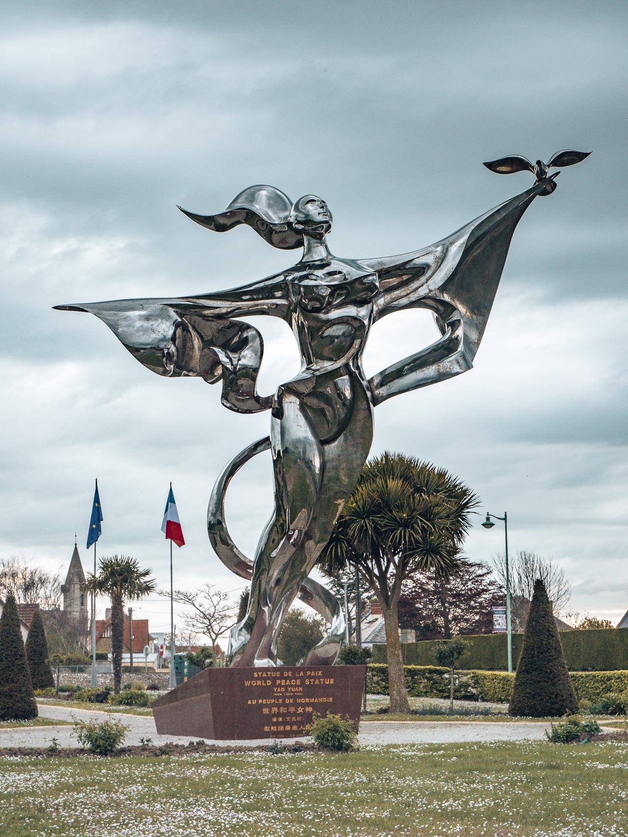 statue de la paix tourisme de mémoire quoi visiter en Normandie