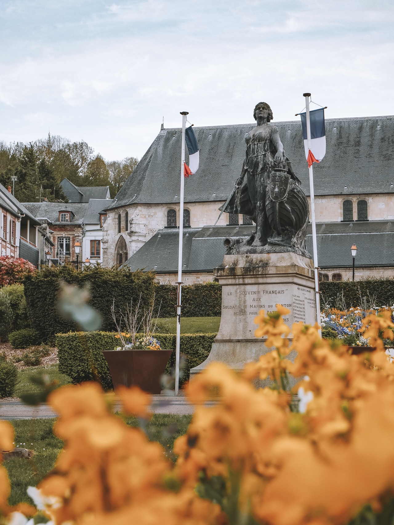 statue du souvenir français tourisme Normandie