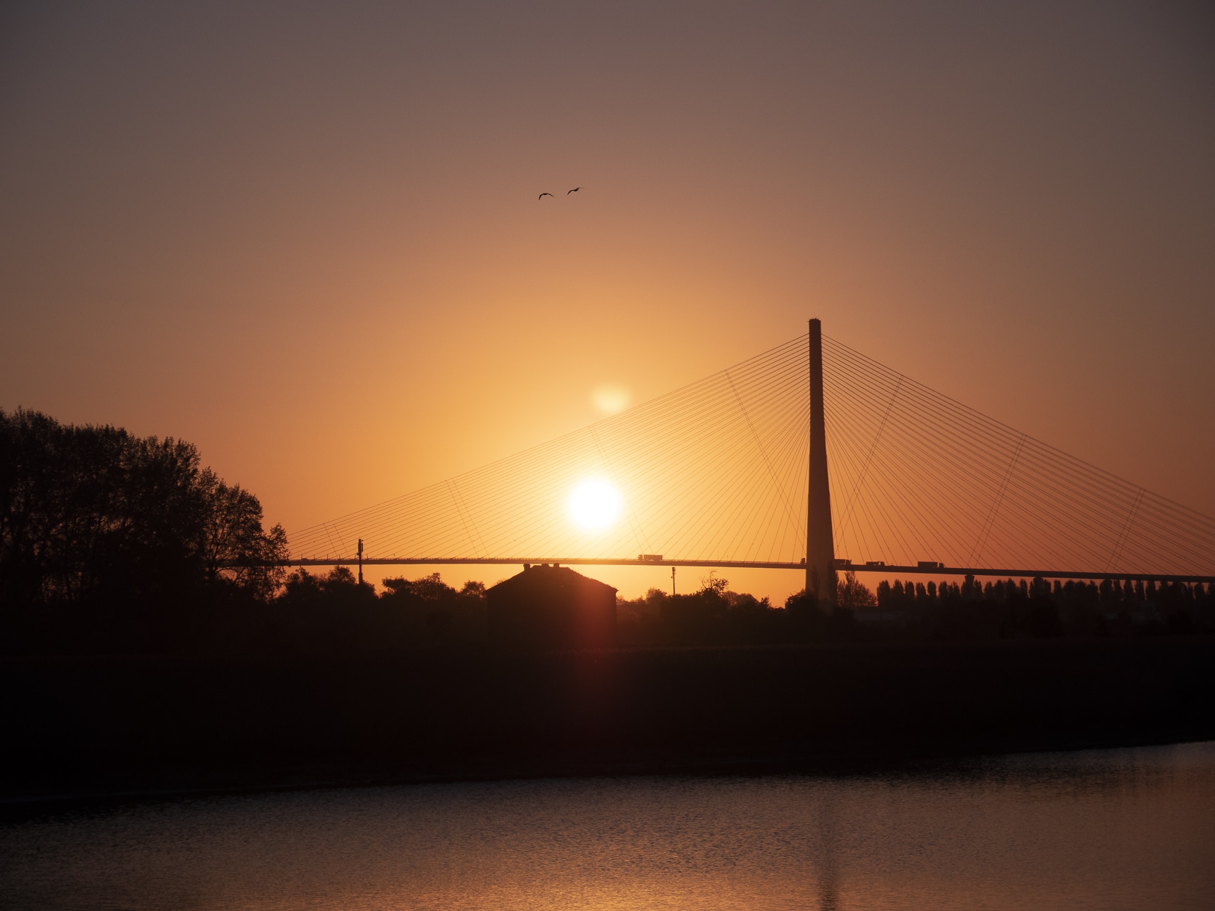 sunrise sur le pont de Normandie visite incontournable un week end à Honfleur
