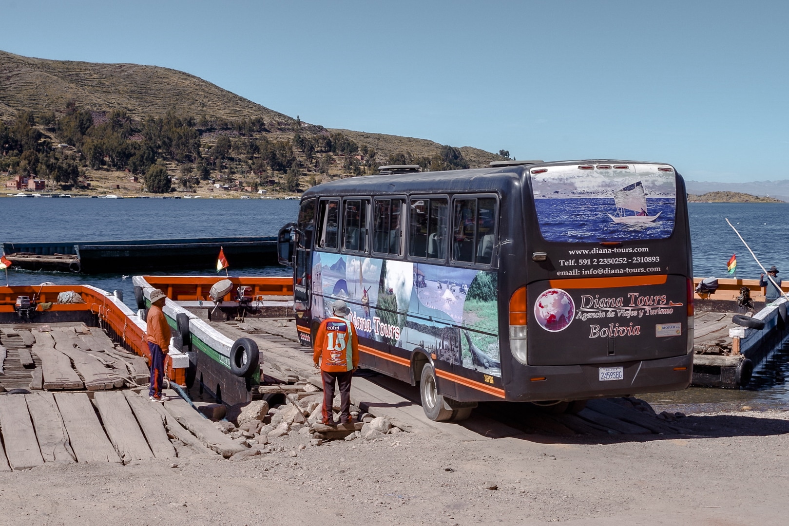 traversée du Lac Titicaca sur des bacs guide pratique Bolivie