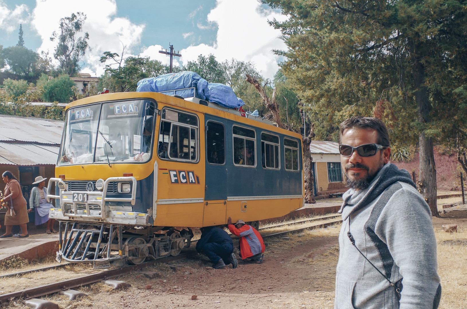 Bus carril ligne de train de Sucre à Potosi en Bolivie