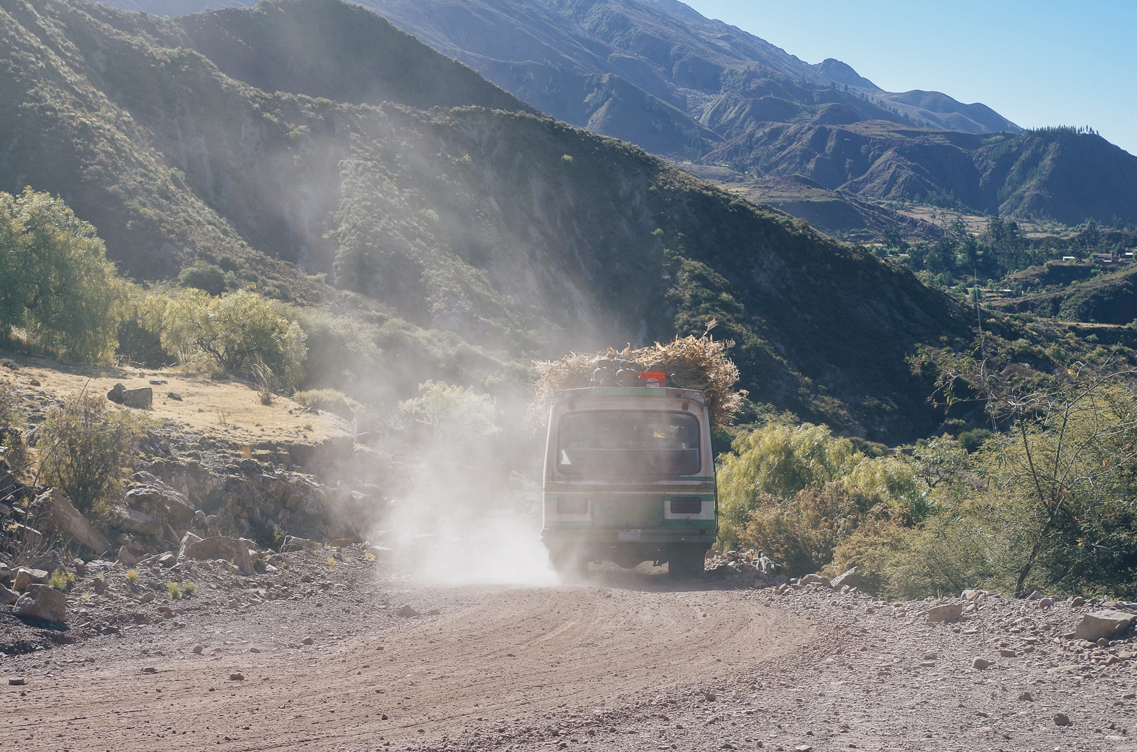 camion sur une piste trek village Jalq'a Bolivie
