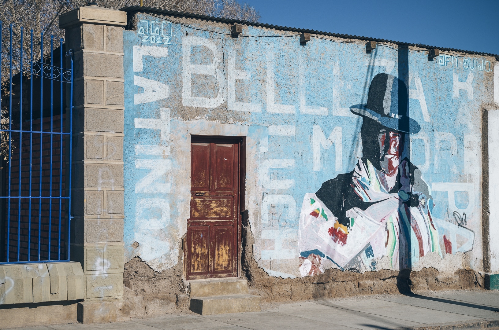 graffiti représentant une Cholita street art en Bolivie