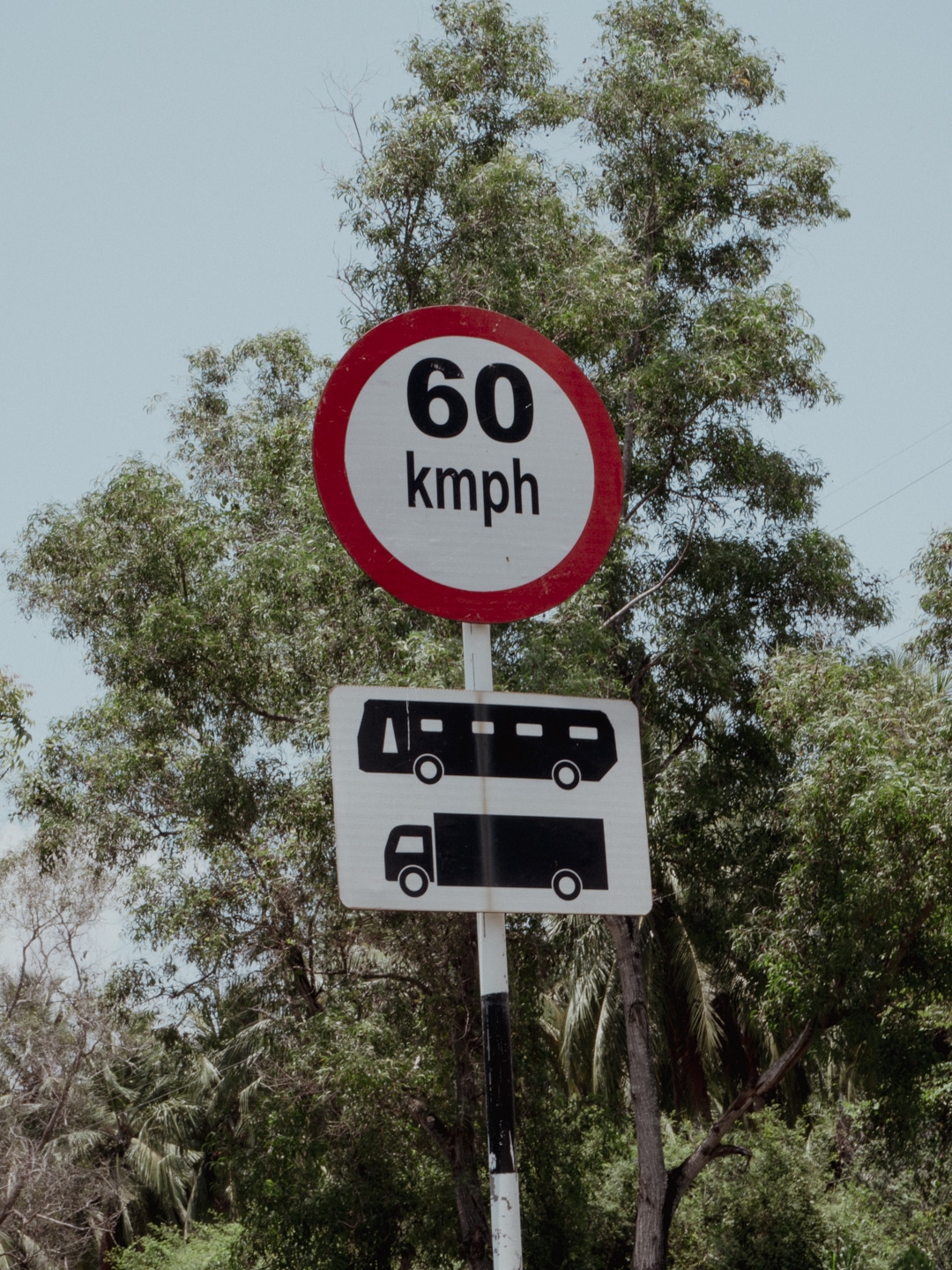panneau routier Sri Lanka limitation vitesse