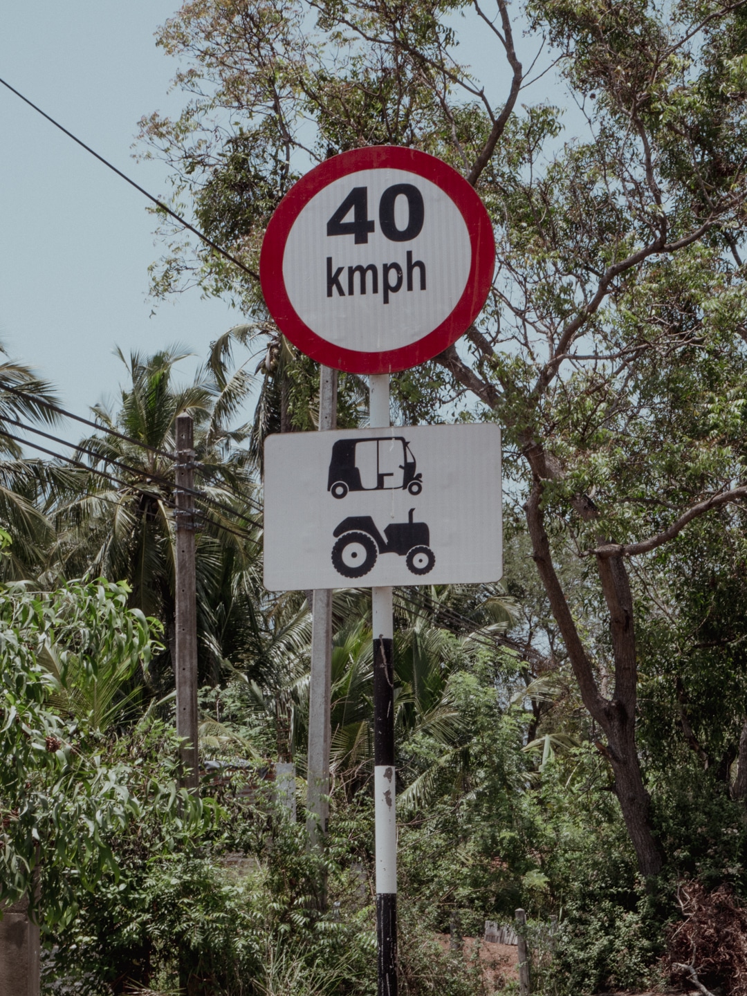 limitation de vitesse tuktuk réglementation de conduite au Sri Lanka