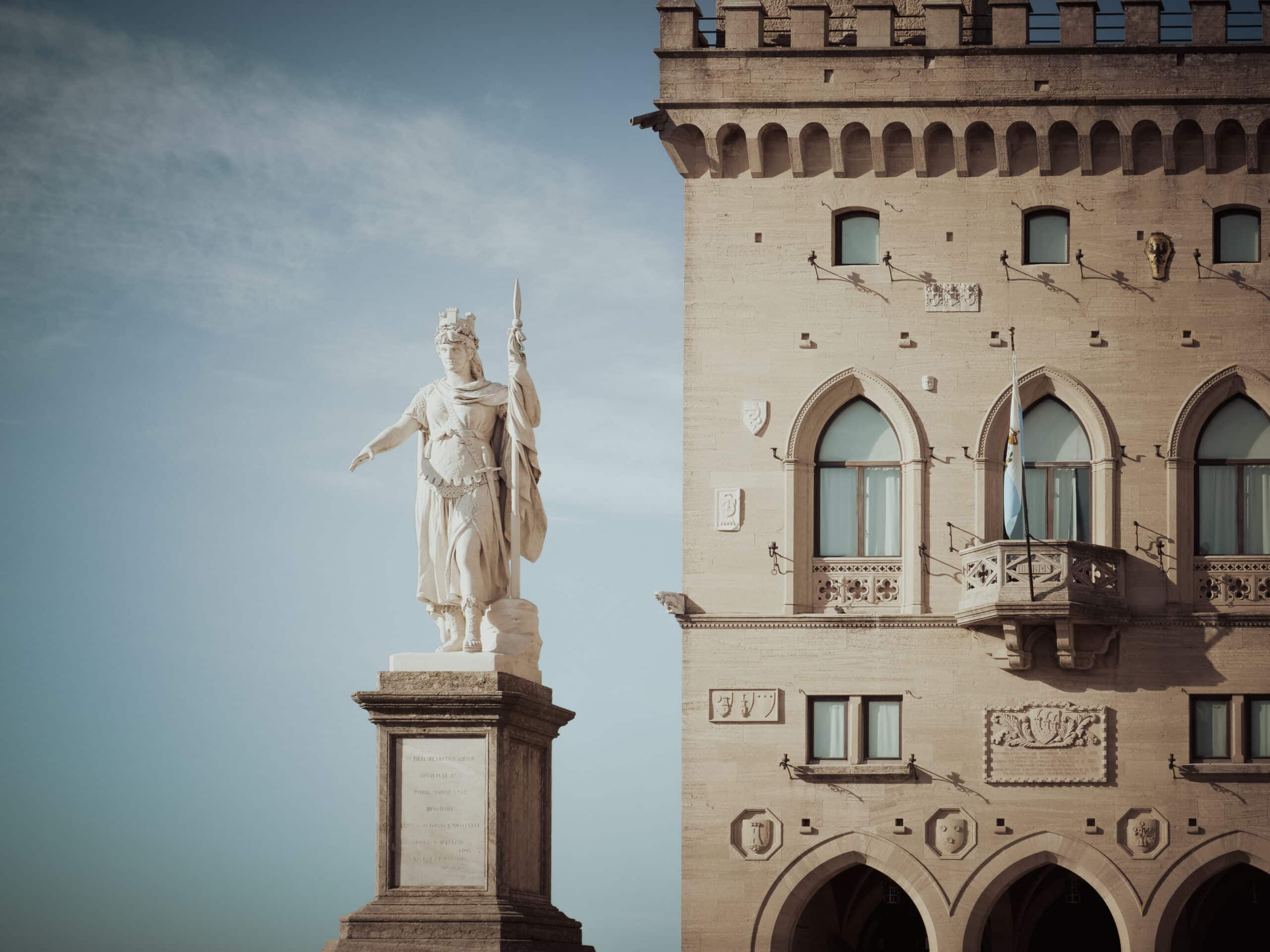 quoi voir a saint marin Italie statue de la liberté saint marin Italie troisième plus petit pays d'Europe